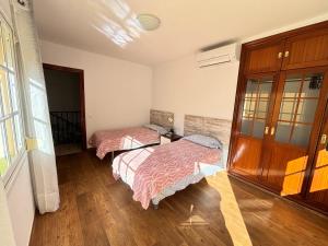 Łóżko lub łóżka w pokoju w obiekcie Villa Casa Vega Fuengirola