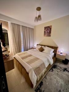 Postel nebo postele na pokoji v ubytování Hurghada Stylish Heaven Luxury Apartment