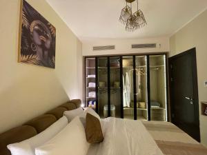 Postel nebo postele na pokoji v ubytování Hurghada Stylish Heaven Luxury Apartment
