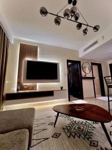 TV a/nebo společenská místnost v ubytování Hurghada Stylish Heaven Luxury Apartment