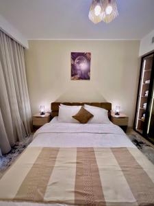 Postel nebo postele na pokoji v ubytování Hurghada Stylish Heaven Luxury Apartment