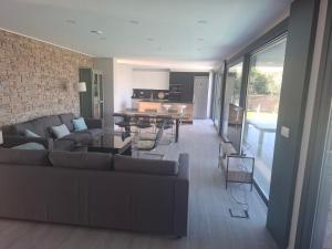 a living room with a couch and a table at Chalet de lujo con piscina cercano a la playa in Nigrán