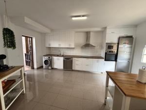 Kuchnia lub aneks kuchenny w obiekcie Villa Casa Vega Fuengirola
