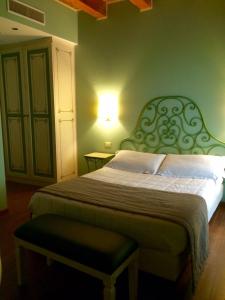 Ένα ή περισσότερα κρεβάτια σε δωμάτιο στο Hotel Borgo Antico