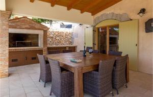 Zdjęcie z galerii obiektu 4 Bedroom Lovely Home In Garica w mieście Garica