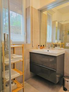 Koupelna v ubytování Claudia's Luxurious Garden Apt