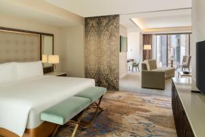 Televizors / izklaižu centrs naktsmītnē Dusit Doha Hotel