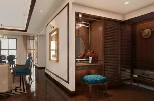 Una cocina o kitchenette en Hotel Công Tử Bạc Liêu