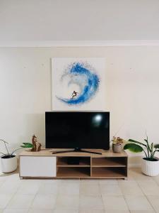 Μια τηλεόραση ή/και κέντρο ψυχαγωγίας στο Ocean breeze villa