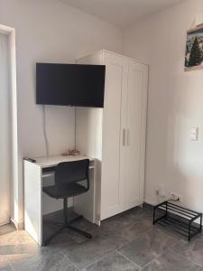 TV a/nebo společenská místnost v ubytování Cozy hilltop stay in Weikersheim