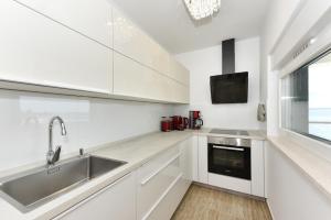 Kuchyňa alebo kuchynka v ubytovaní MM Luxury Apartments GOLD & RUBIN