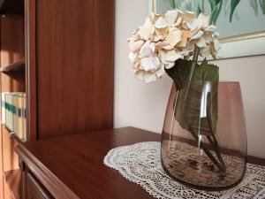 a vase filled with white flowers sitting on a table at White Column House in Diósd