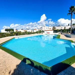 Swimmingpoolen hos eller tæt på SeaView Luxury Apartment Chloraka Paphos, Pool, Smart TV 65 Inch