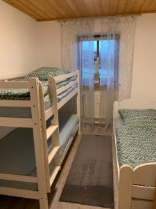 a room with two bunk beds and a window at Ferienwohnung Geyersberg 704 in Hauzenberg