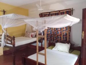 Postel nebo postele na pokoji v ubytování Magharibi House
