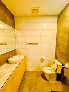 The Podium Kuching Luxury 6pax 3BR HFloor Facing Aeon的一间浴室