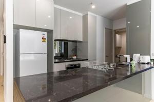 Bilde i galleriet til L6 Ground Level 2B with Private Courtyard Parking i Sydney