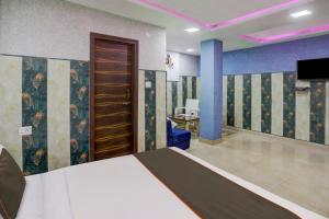 Ένα μπάνιο στο OYO 81208 HOTEL TERRENE EMPIRe