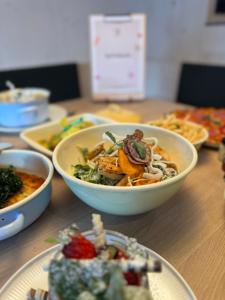 Makanan di atau berdekatan apartmen