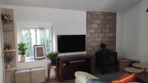 TV a/nebo společenská místnost v ubytování Casa Carmela axarquia