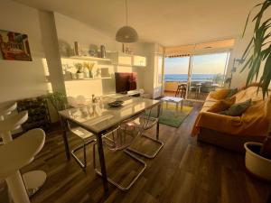 TV a/nebo společenská místnost v ubytování Cunit Vacation