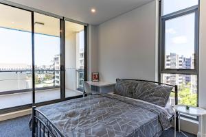 Gallery image of L9 Modern High Level 2B with 2 Balconies in Mascot in Sydney