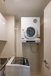Gallery image of L9 Modern High Level 2B with 2 Balconies in Mascot in Sydney