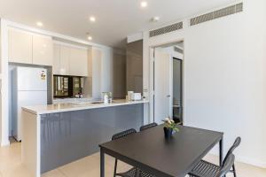 Gallery image of L9 Modern High Level 2B with 2 Balconies in Mascot in Sydney