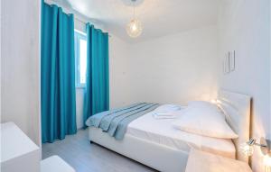 Posteľ alebo postele v izbe v ubytovaní One-Bedroom Apartment In Cavtat