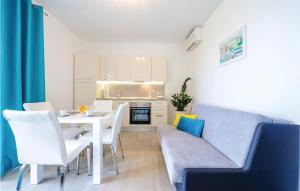 Kuchyňa alebo kuchynka v ubytovaní One-Bedroom Apartment In Cavtat