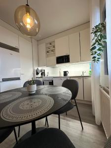 Η κουζίνα ή μικρή κουζίνα στο Cozy two-room apartment with parking