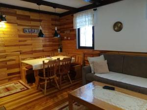 Χώρος καθιστικού στο Apartman Sani