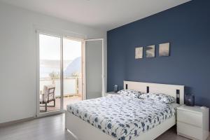 Postel nebo postele na pokoji v ubytování Happy Guest Apartments - Blue Apartment