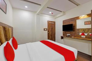 TV a/nebo společenská místnost v ubytování Hotel O Swagat Inn