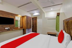 Postel nebo postele na pokoji v ubytování Hotel O Swagat Inn