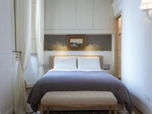 a bedroom with a bed with a bench in it at Apartments Florence - Orsanmichele view in Florence
