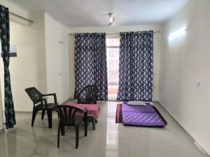 Χώρος καθιστικού στο 2BHK Sungam Facing apartment