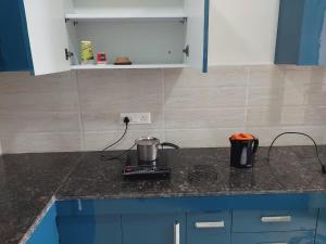 Η κουζίνα ή μικρή κουζίνα στο 2BHK Sungam Facing apartment +36 φωτογραφίες