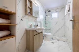 Koupelna v ubytování SOTIRIA Apartment 102 + 46 fotografií