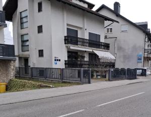 Budova, v ktorej sa apartmán nachádza
