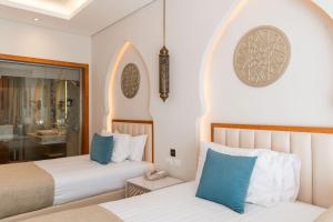 A bed or beds in a room at Sunrise Remal Beach Resort