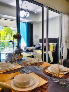Khu vực ghế ngồi tại Maldives Suites, Azure Urban Resorts and Residences +30 ảnh