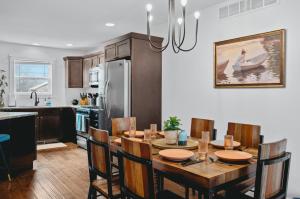 a kitchen and dining room with a table and chairs at NEW Ivy House 3BR Townhome Downtown Beaches Wineries in Traverse City