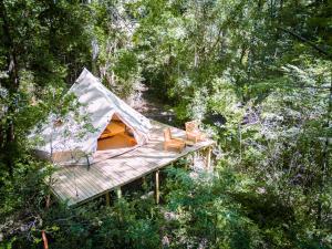 Loodusmaastik of the luxury tent lähedal