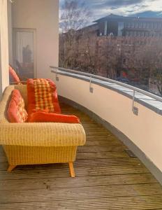 a yellow chair sitting on a balcony with a window at eigene Bad ruhig Öko Zentrum Zimmer Leipzig in Leipzig