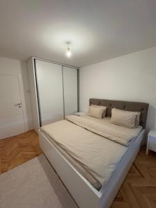 a bedroom with a large bed in a room at Luxury 2 Apartment in Bijelo Polje