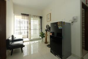 Μια τηλεόραση ή/και κέντρο ψυχαγωγίας στο 'Uttara Oasis' Luxury Apartment