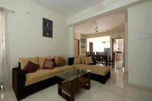 Χώρος καθιστικού στο 'Uttara Oasis' Luxury Apartment