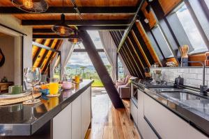 a kitchen with a sink and a counter top at A Cabana mais aconchegante da Serra Catarinense in Urubici