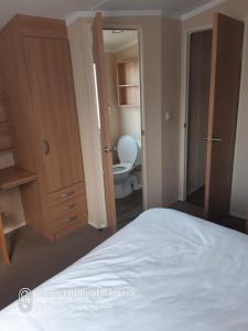 Postel nebo postele na pokoji v ubytování Family Holidays Blackpool